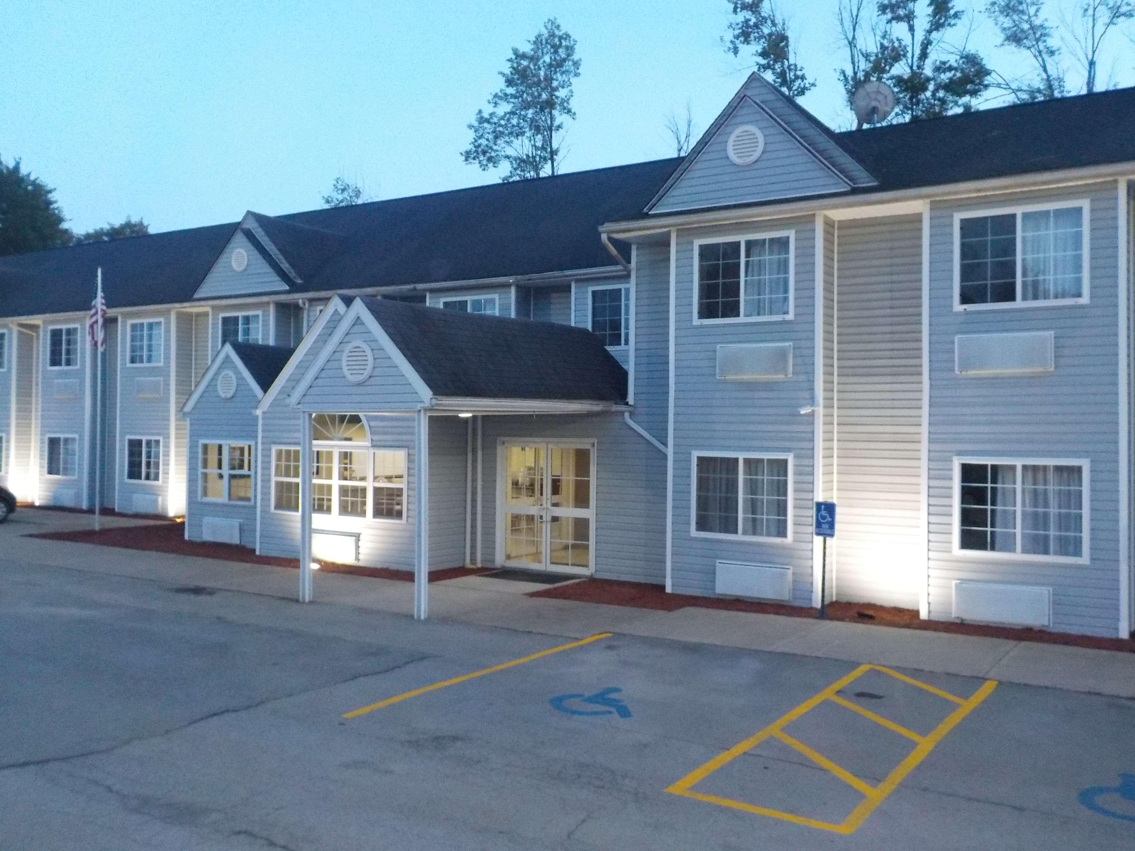 Mj Inn And Suites Marienville Exteriör bild