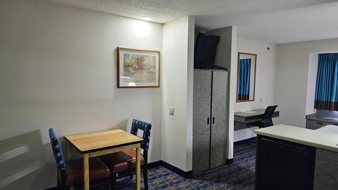 Mj Inn And Suites Marienville Exteriör bild